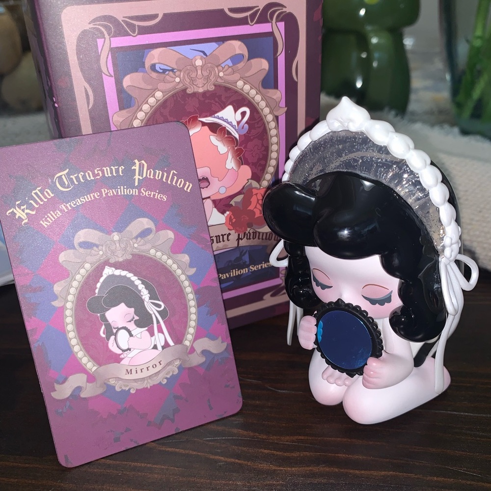 🚫SOLD🚫 Killa Treasure Pavilion Series Figurine “Mirror”